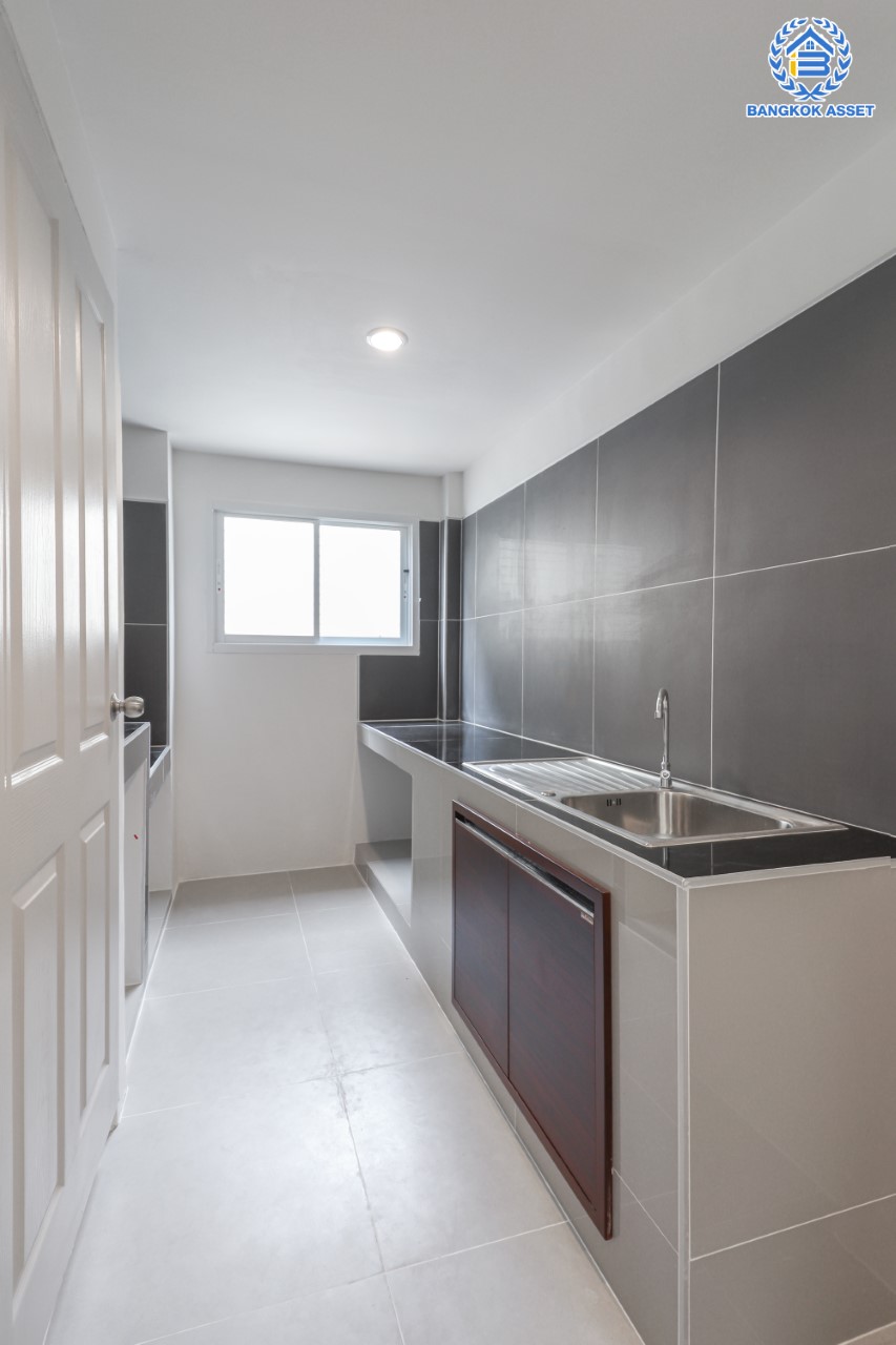 บ้านมือสองตกแต่งใหม่ แบรนด์ Property Perfect ม.เพอร์เฟคพาร์ค พระราม5-บางใหญ่ (ซ.วัดพระนอน) เนื้อที่ 35.8 ตร.ว. บ้านแฝดฟังก์ชันระดับบ้านเดี่ยว! 3 ห้องนอน 2 ห้องน้ำ 1 ที่จอดรถ Private Zone พร้อม Facilities ครบครัน บนทำเลเชื่อมต่อถนนกาญจนาฯ ใกล้ทางด่วน ศรีรัช-วงแหวนฯ เซ็นทรัลเวสต์เกต และรถไฟฟ้าสายสีม่วง "สถานีตลาดบางใหญ่"...